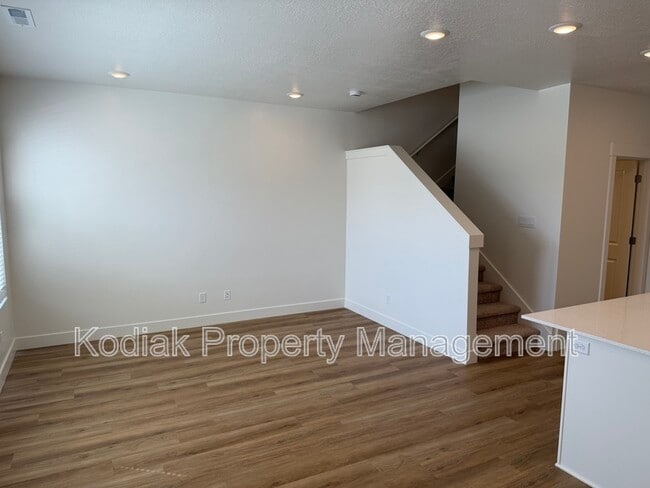 Building Photo - 229 W 925 N