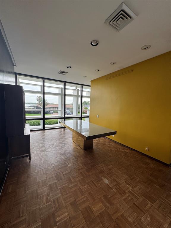 Building Photo - 1310 Harbor View Dr