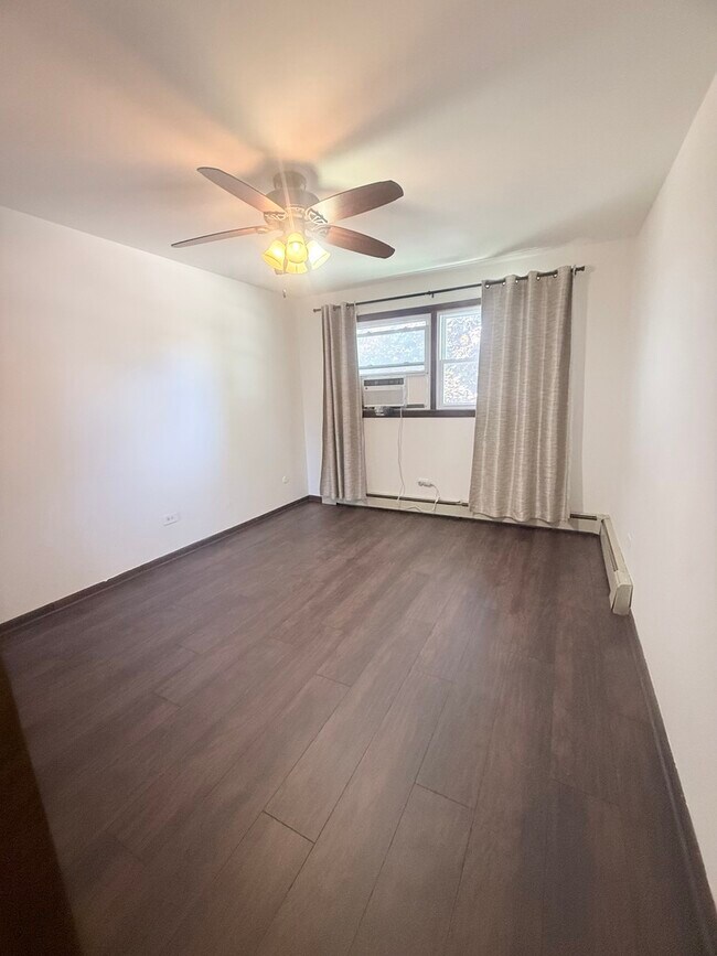 Building Photo - 7601 Banks St