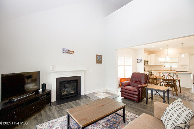 Building Photo - 3000 Wilton Wy