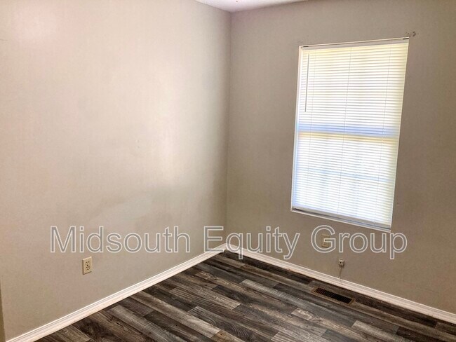 Building Photo - 603 W Mill St