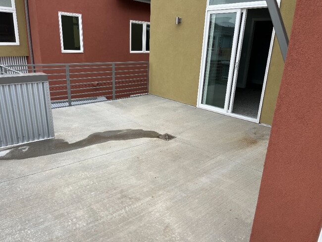 Building Photo - 909 Blondel St