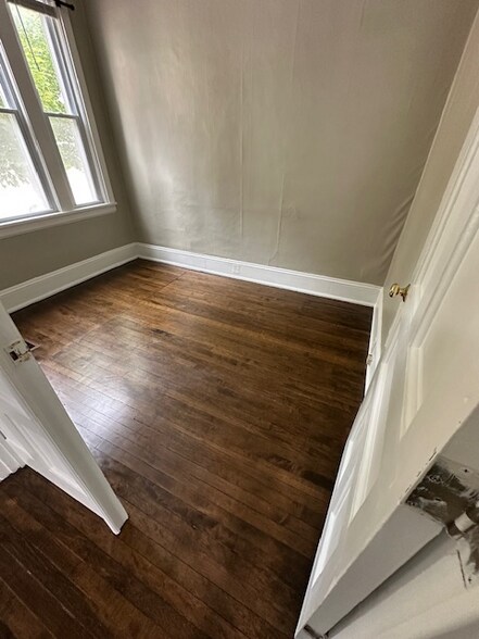 Building Photo - 919 E Clarke St