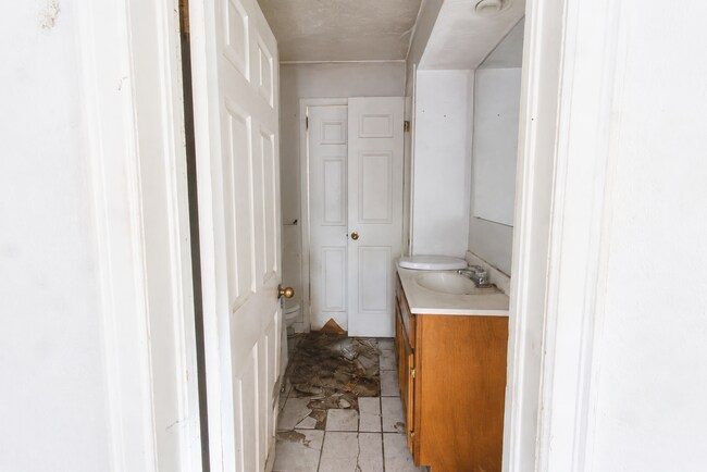 Building Photo - 304 W Fort Scott St