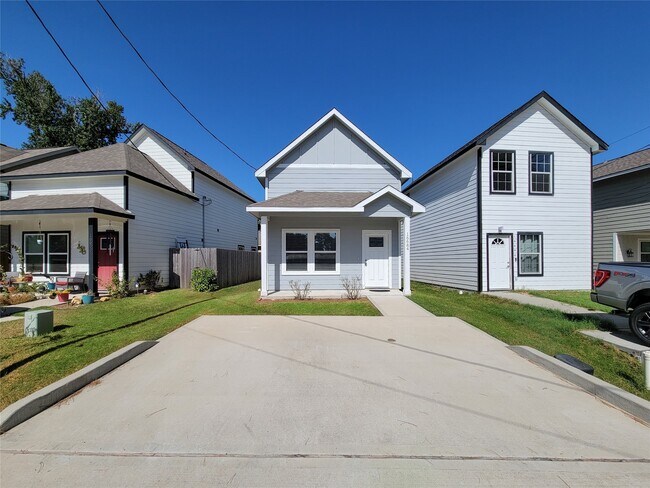 Building Photo - 16684 E Ivanhoe St