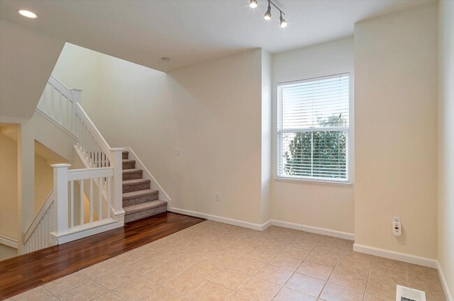 Building Photo - 581 Bridgeport Terrace