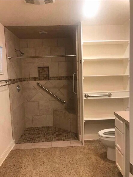 Building Photo - 2658 Rim Oak