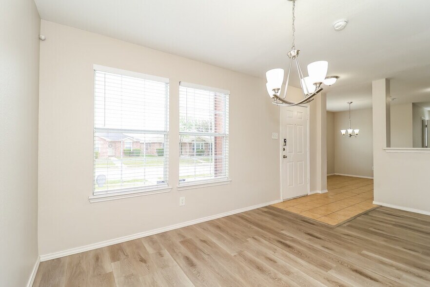 Building Photo - 2246 Midbury Dr