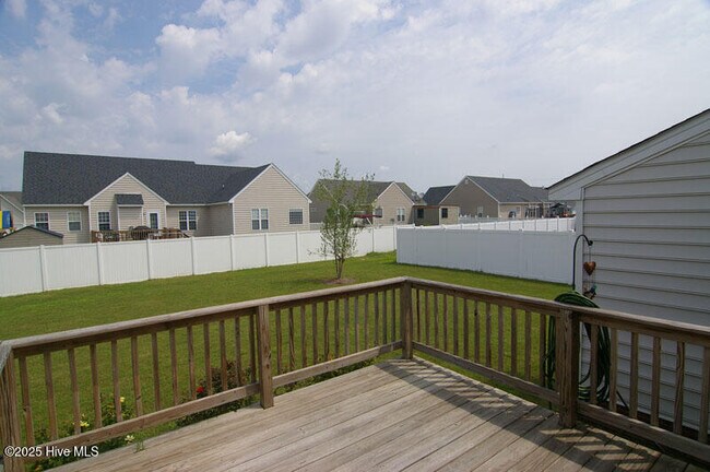 Building Photo - 2104 Cherrytree Ln