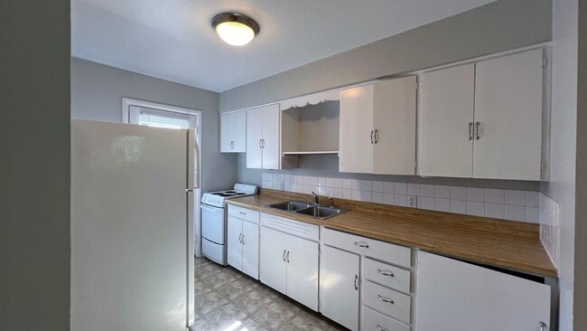 Building Photo - 32143La