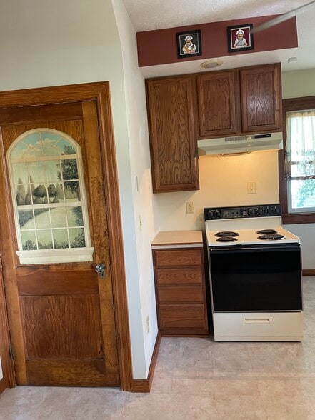 Building Photo - 206 Wales Rd NE