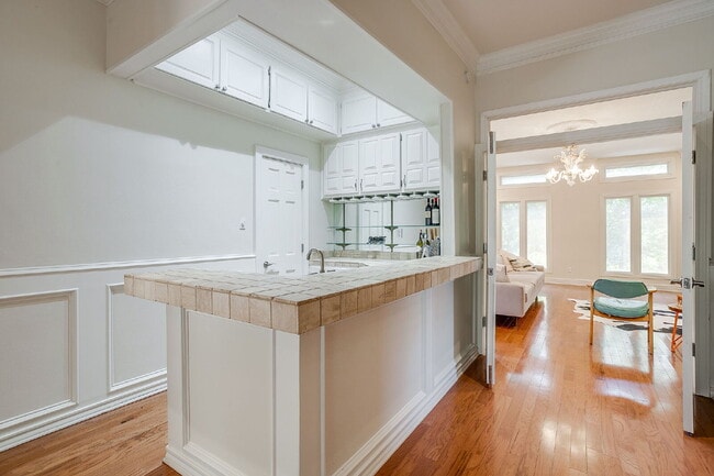 Building Photo - Private 4 Bedroom Retreat for Lease