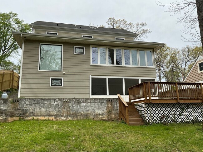 Building Photo - Fully remodeled 4BR 2.5BA colonial in 4 corners area of Silver Spring