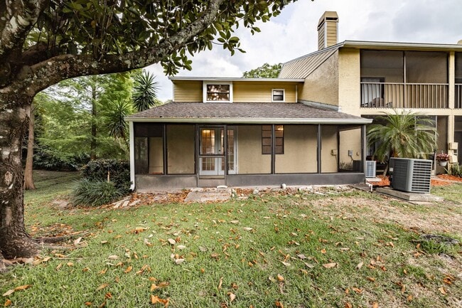 Building Photo - NEW PRICE! 3/2 Palm Harbor Townhouse