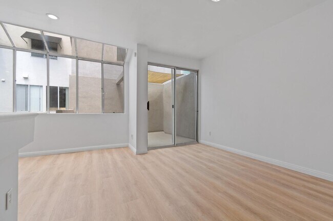 Building Photo - 501 Herondo St