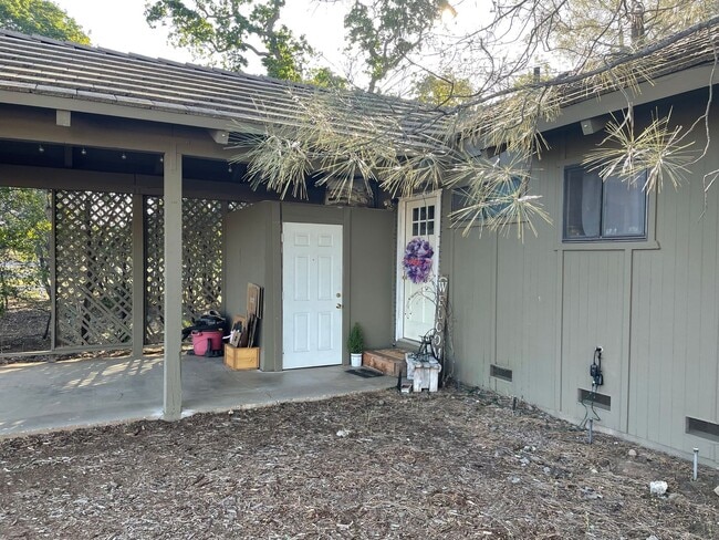 Building Photo - Cozy and convenient, private location, Cot...