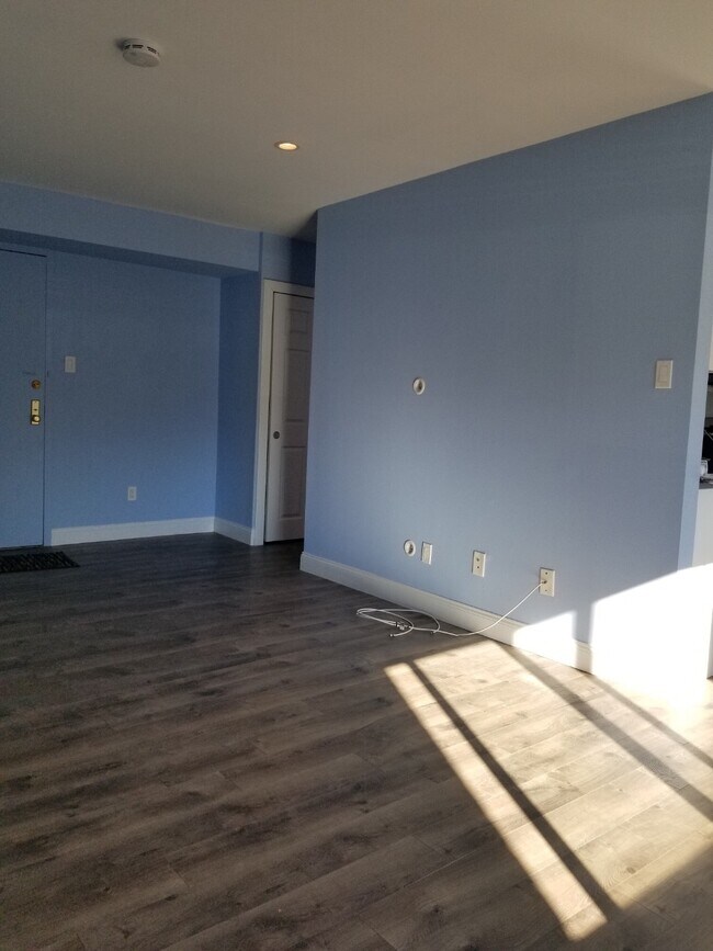 Building Photo - 1300 Rockland Ave