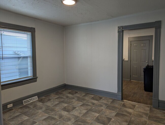 Building Photo - 1055-1057-1057 Liberty St