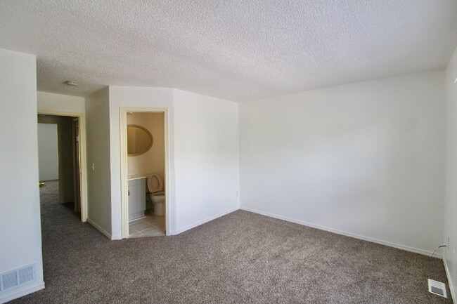 Building Photo - 1811 S Quebec Way