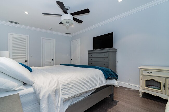 Building Photo - 3605 NE 32nd Ave