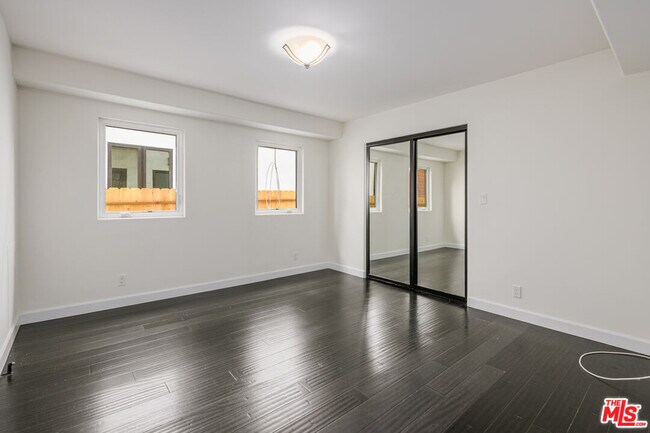 Building Photo - 2627 Castle Heights Pl
