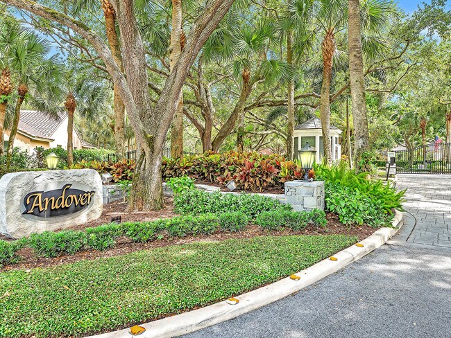 Building Photo - 2788 Hampton Cir W