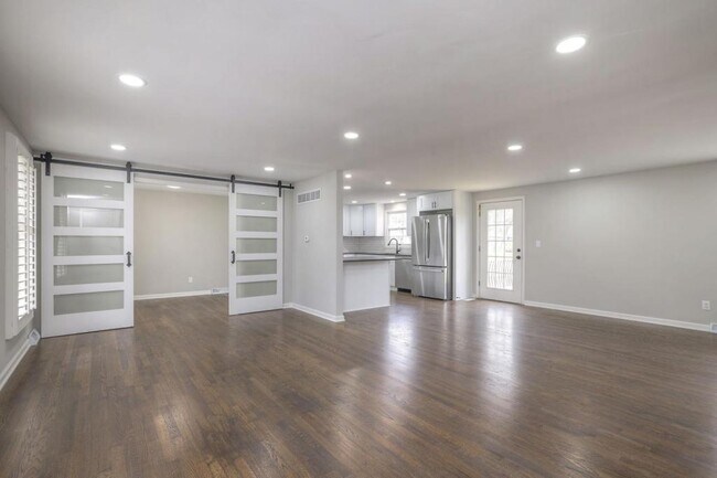 Building Photo - 10530 W 92nd Pl