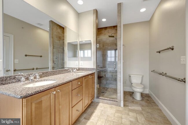 Building Photo - 229 Locust St SE