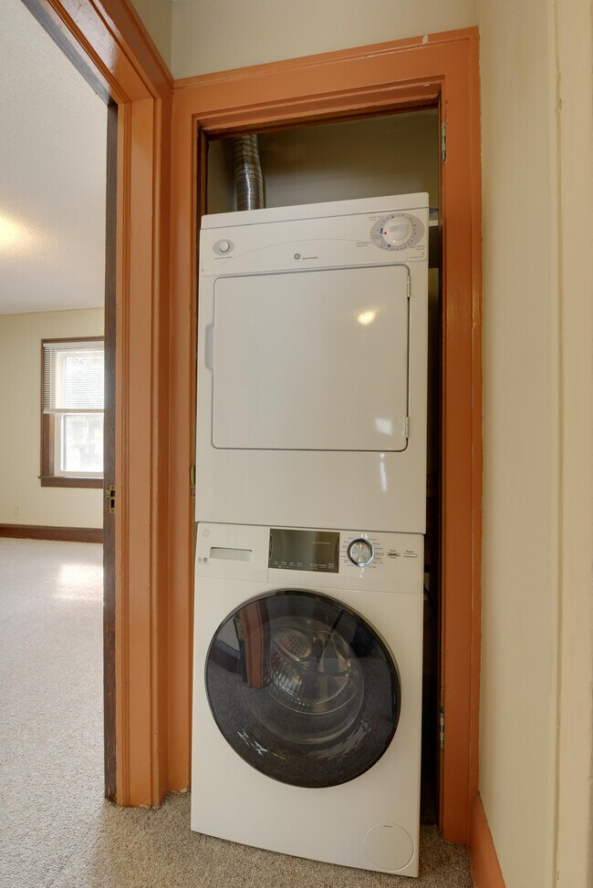 Building Photo - 707 Orange Ave E