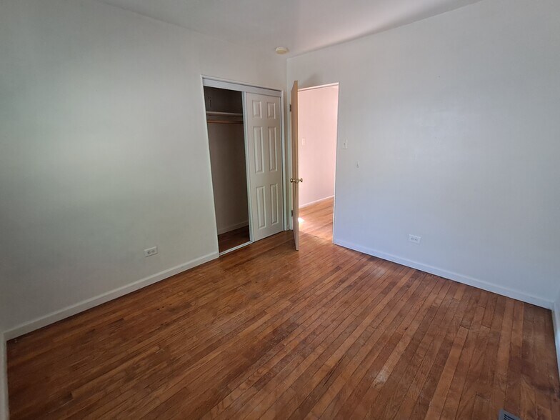 Building Photo - 1100 Hedgewood Dr
