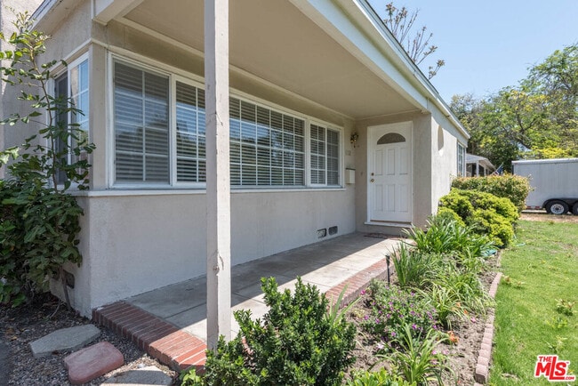 Building Photo - 5112 Auckland Ave