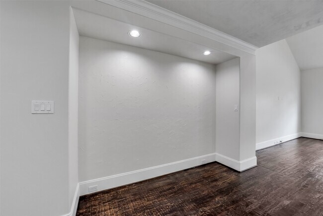 Building Photo - 1335 Studer St