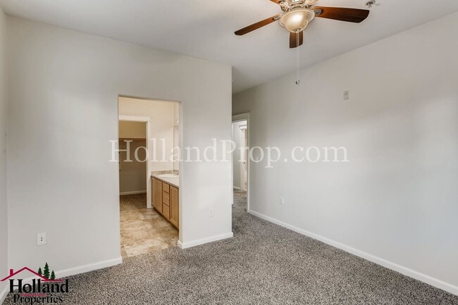 Building Photo - Wonderful 3 Story Condo in Hillsboro!