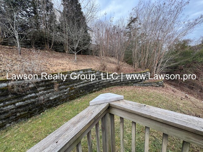 Building Photo - Spacious Split Level Home in Cave Spring