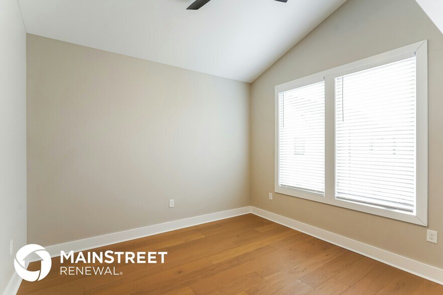 Building Photo - 2142 Oakland St