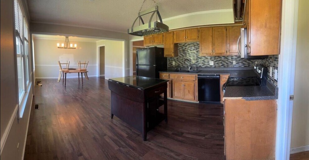 Building Photo - 806 Lois Ln