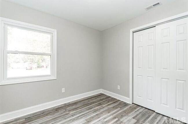 Building Photo - 3113 Idlewood Village Dr