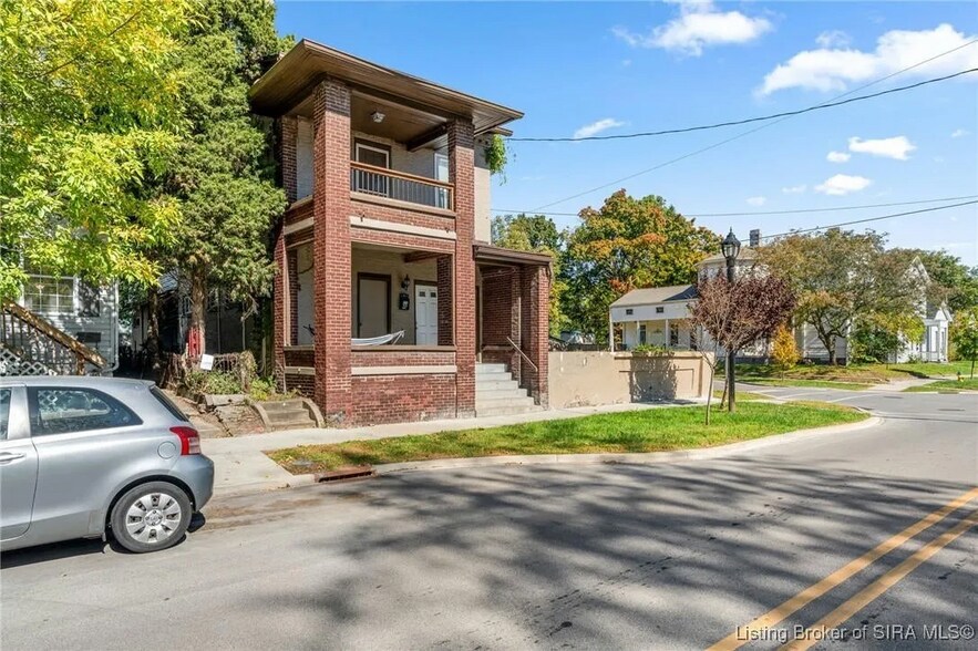 exterior - 531 E Chestnut St