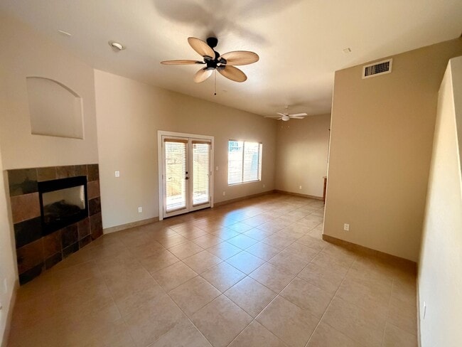 Building Photo - End Unit *Gated* Downtown Phx Townhome 2 Car Garage!