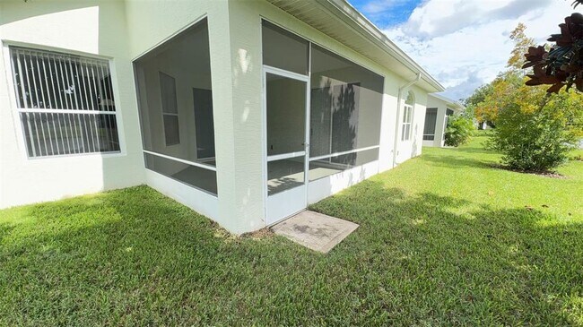 Building Photo - 21 Raintree Cir