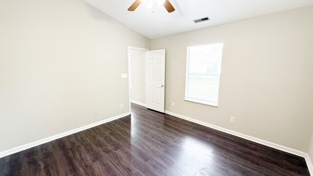 Building Photo - BROWNSBURG 3 BEDROOM/2 BATH HOME AVAILABLE NOW!