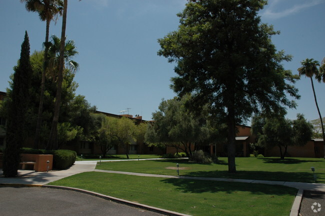 Building Photo - Paradise Valley Baptist Retirement Center