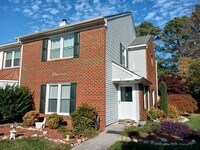 Building Photo - Yorktown Townhouse