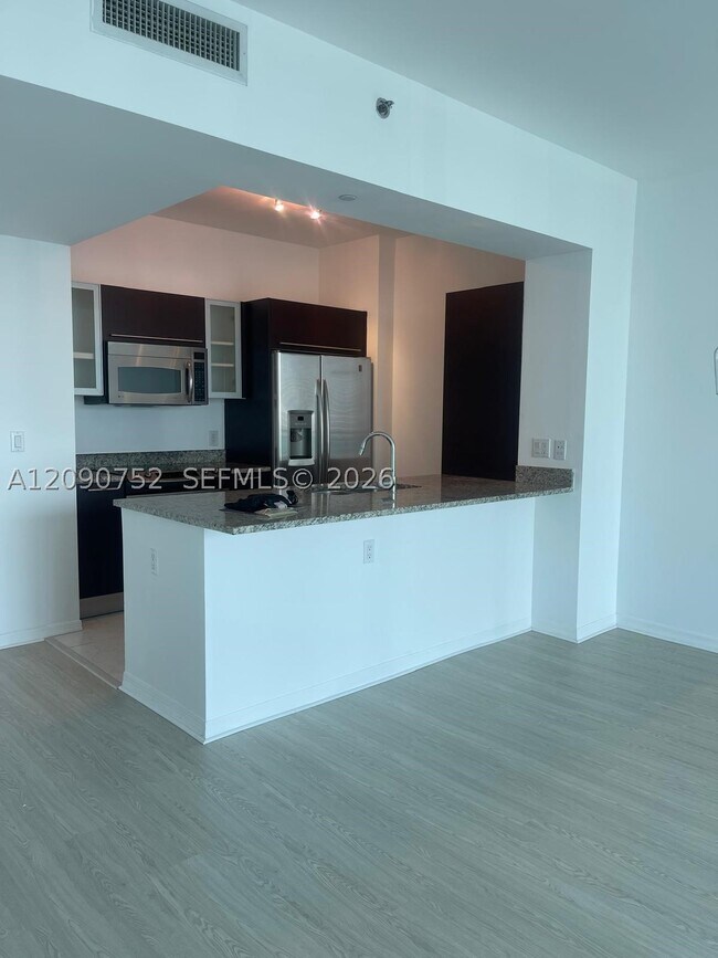 Building Photo - 951 Brickell Ave