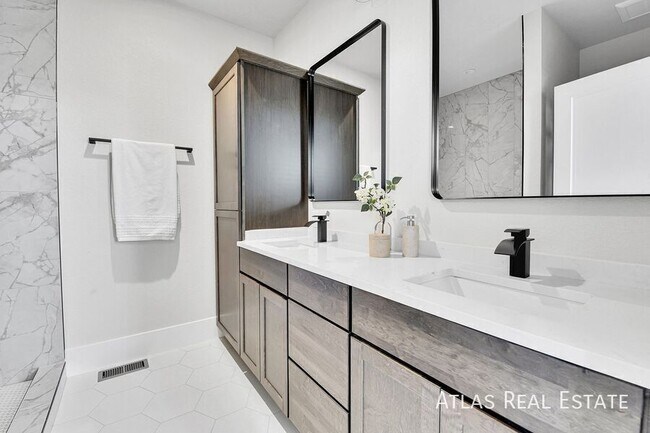 Building Photo - 6643 W 52nd Dr