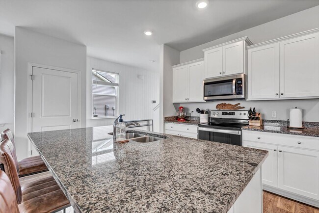 Building Photo - Ways Station Golf course community in Richmond Hill Plantation - 4 Bed/2.5 Bath
