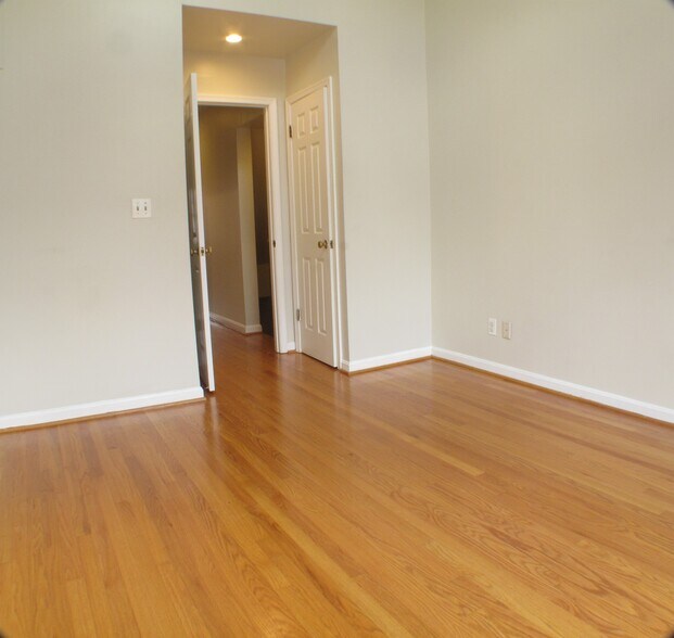 Building Photo - 1028 Patapsco St