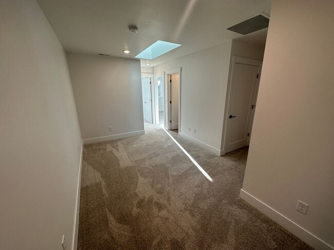 Building Photo - POOL & Clubhouse! 3 Bdrm, 2.5 Bath 1450 sq ft Townhouse, All Appliances, Gas Heat & A/C, Pet OK, ...