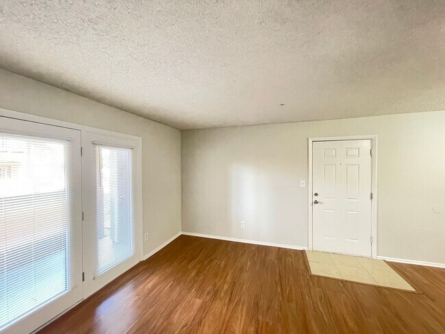 Building Photo - 1 Bed / 1 Bath Condo in Gated Comm. In Altamonte Springs, Available Now!!