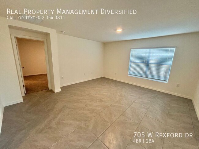 Building Photo - 705 W Rexford Dr